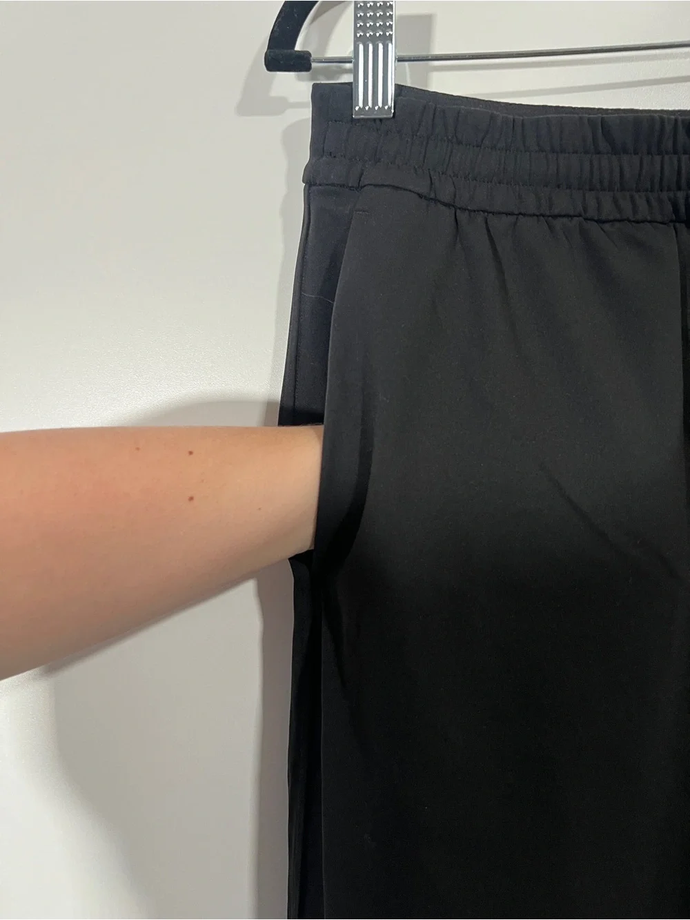 Lululemon Tapered-Leg Mid-Rise Pant 7/8 Length Luxstreme Size Medium Black